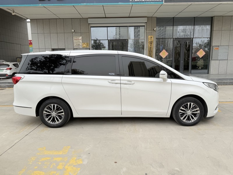 济宁19年别克GL83