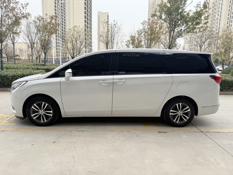 济宁19年别克GL85