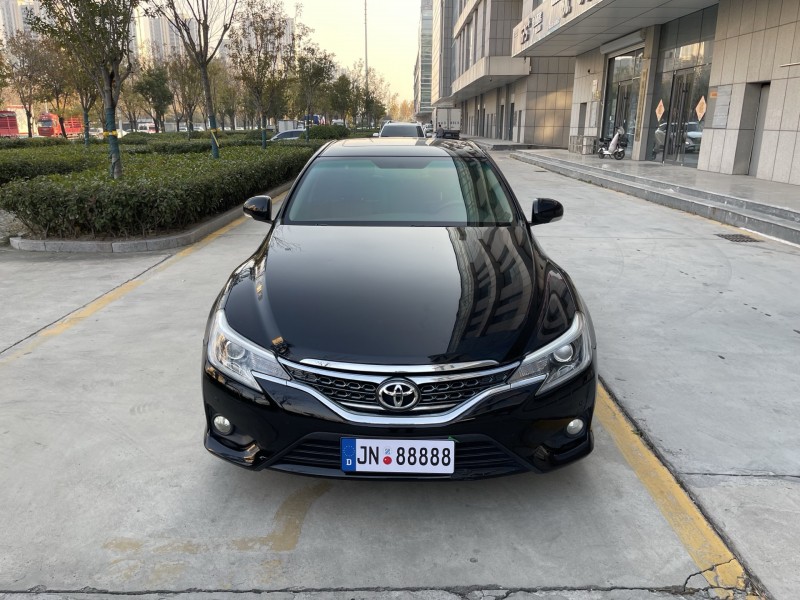 济宁16年丰田锐志1