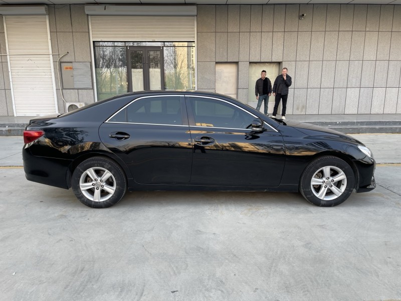 济宁16年丰田锐志3