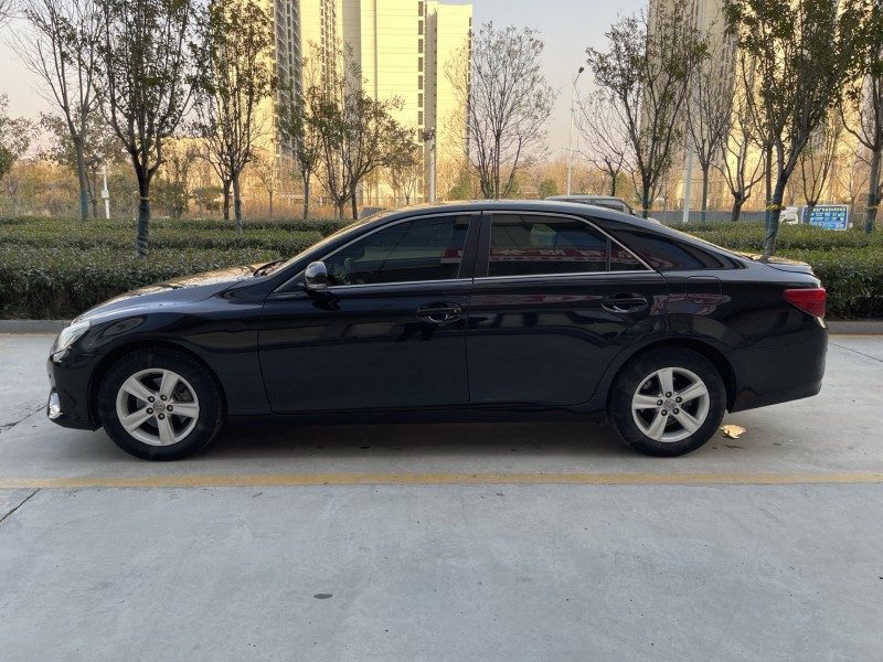 济宁16年丰田锐志7