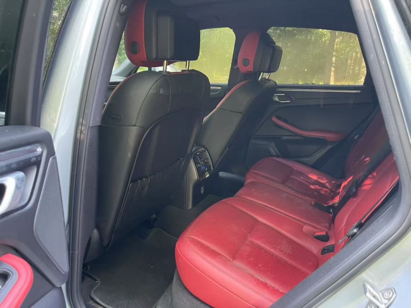 济宁19年保时捷Macan6