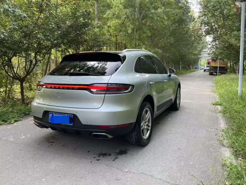 济宁19年保时捷Macan7
