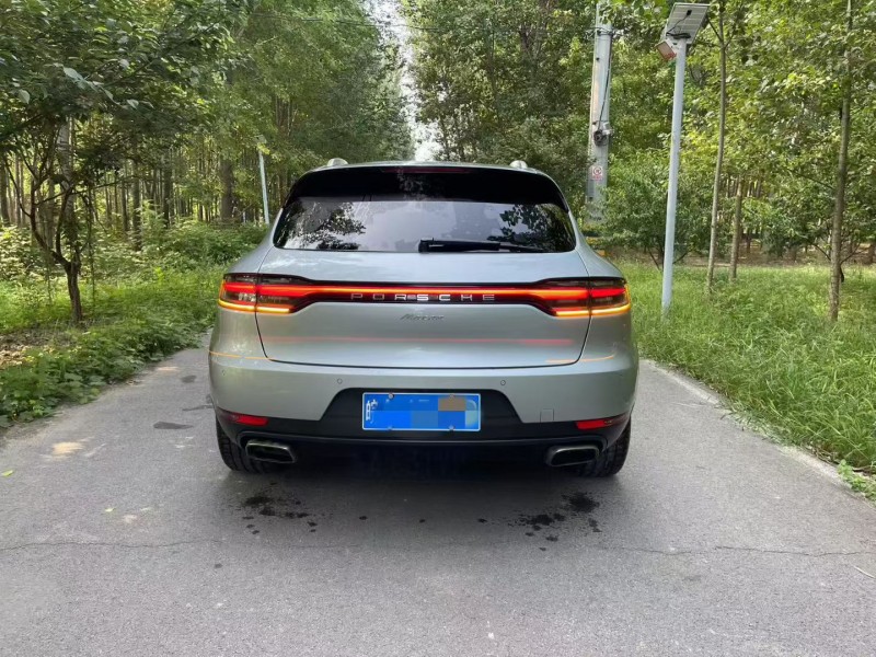济宁19年保时捷Macan9