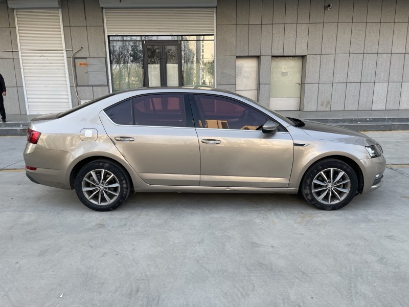 济宁18年斯柯达明锐8