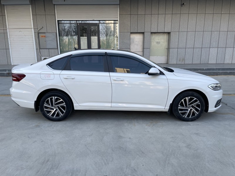 济宁22年大众朗逸8