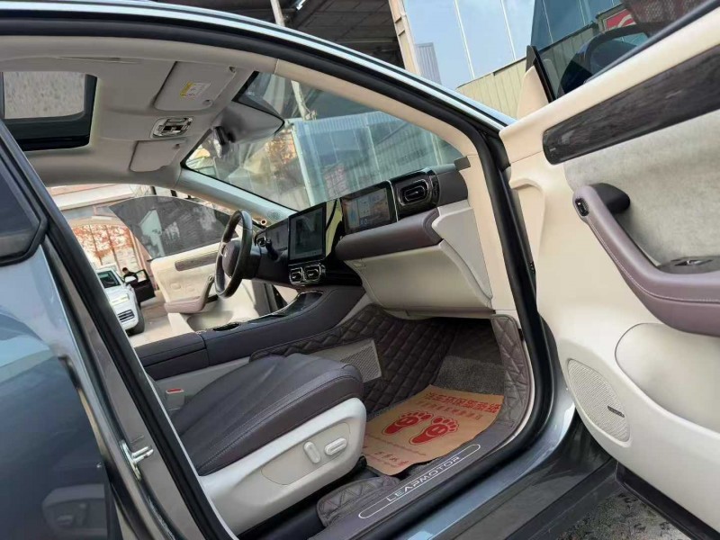 徐州22年零跑汽车C116