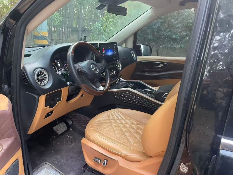 济宁20年奔驰威霆6