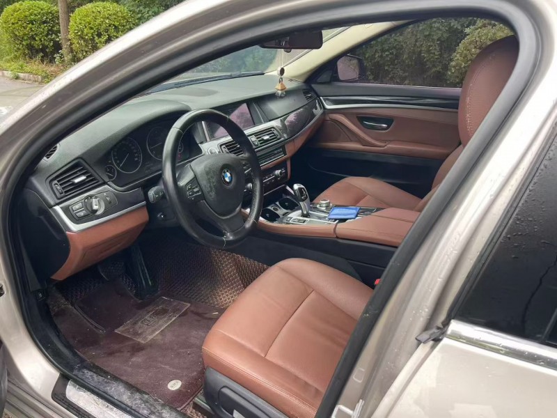 济宁17年宝马5系4