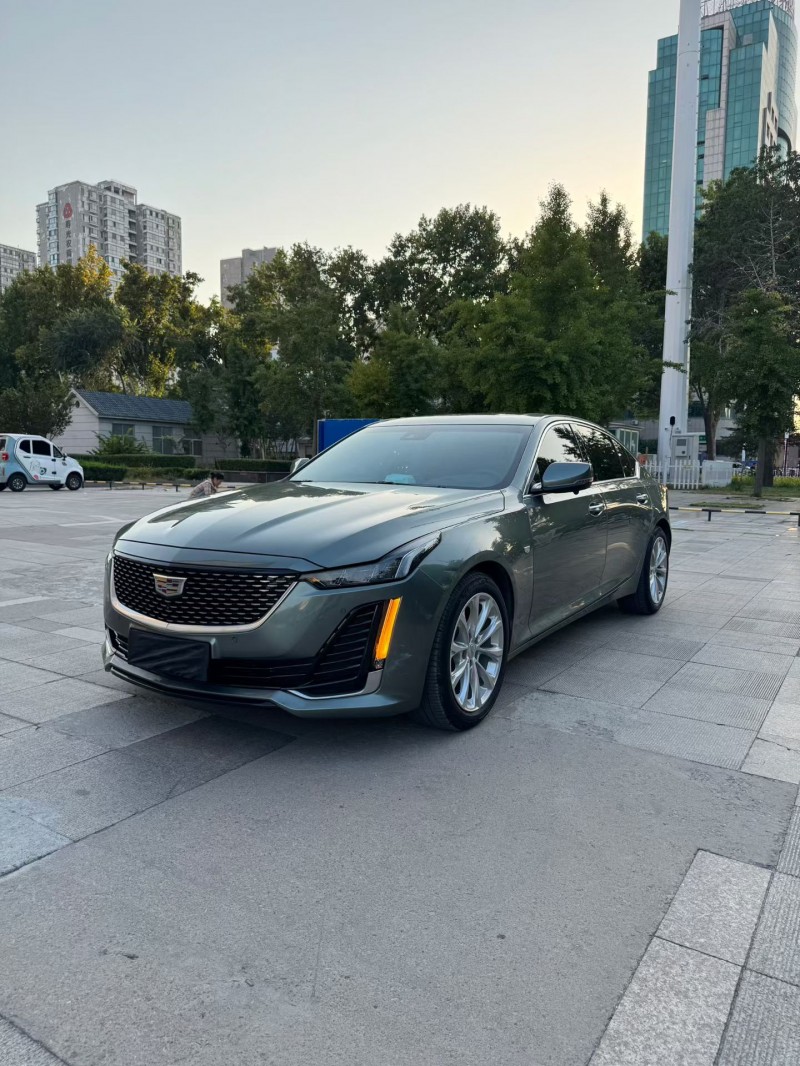 济宁22年凯迪拉克CT52