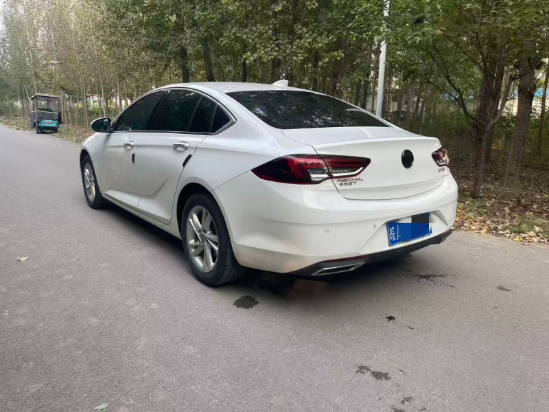 济宁21年别克君威7