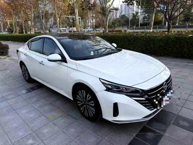 济宁23年日产天籁3