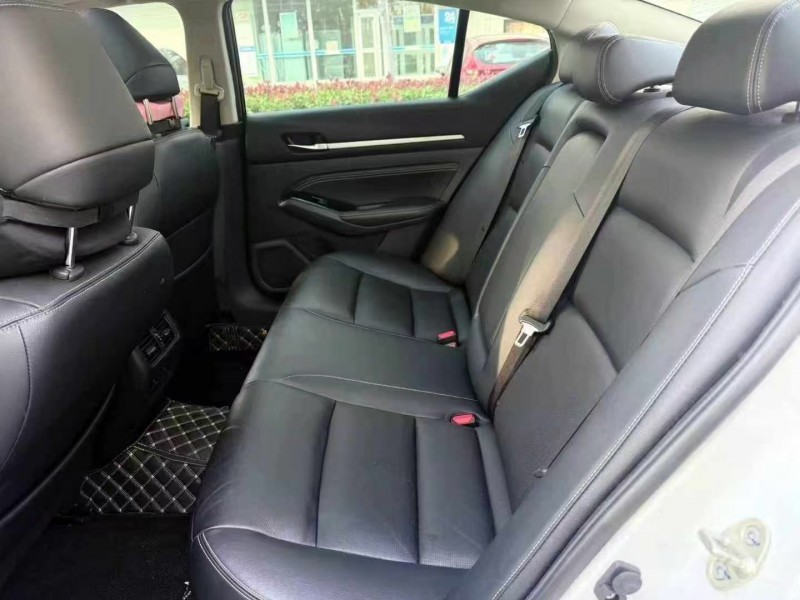 济宁23年日产天籁5