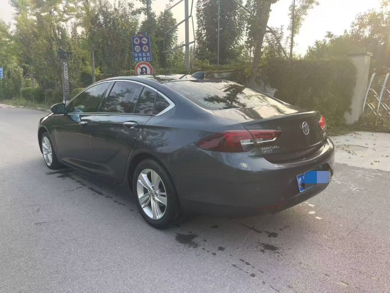 济宁20年别克君威8