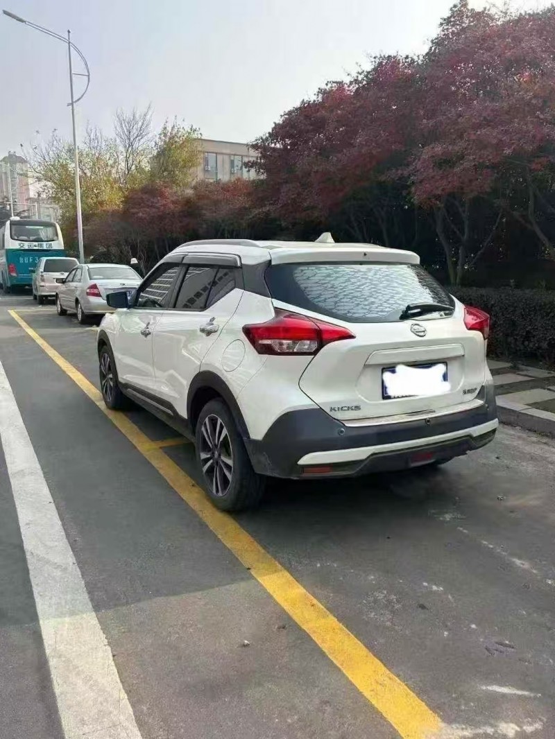 济宁21年日产劲客8