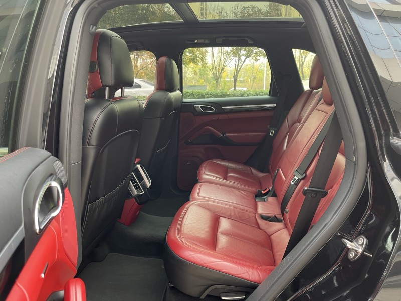 济宁16年保时捷卡宴3