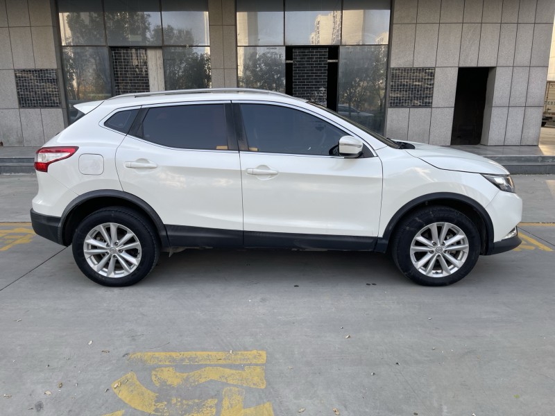 济宁18年日产逍客3