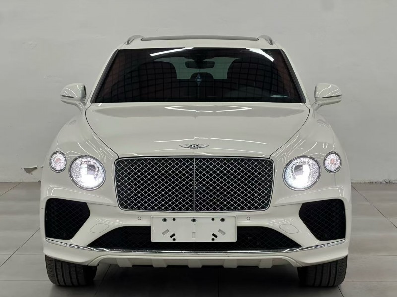 唐山21年宾利添越1