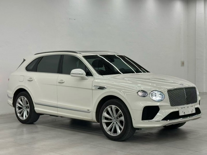 唐山21年宾利添越3