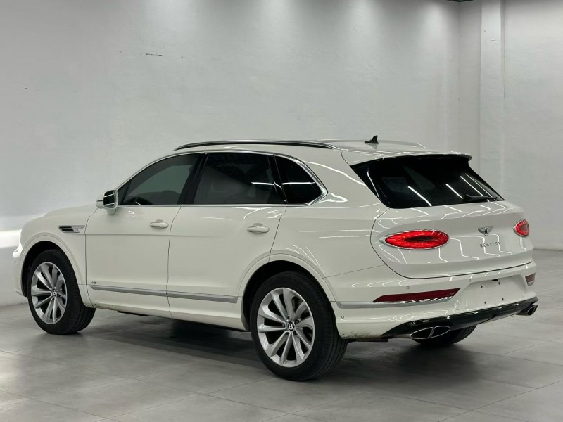 唐山21年宾利添越6