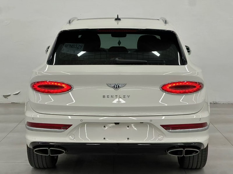 唐山21年宾利添越8