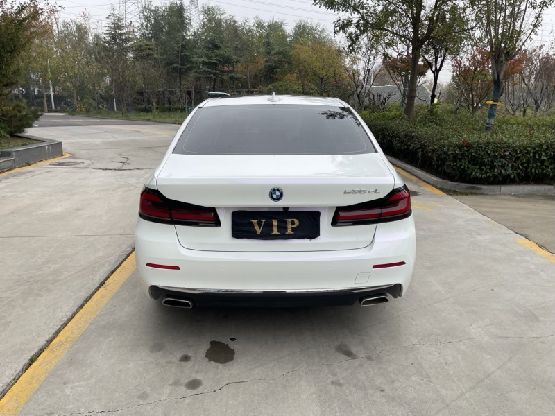 济宁22年宝马5系9