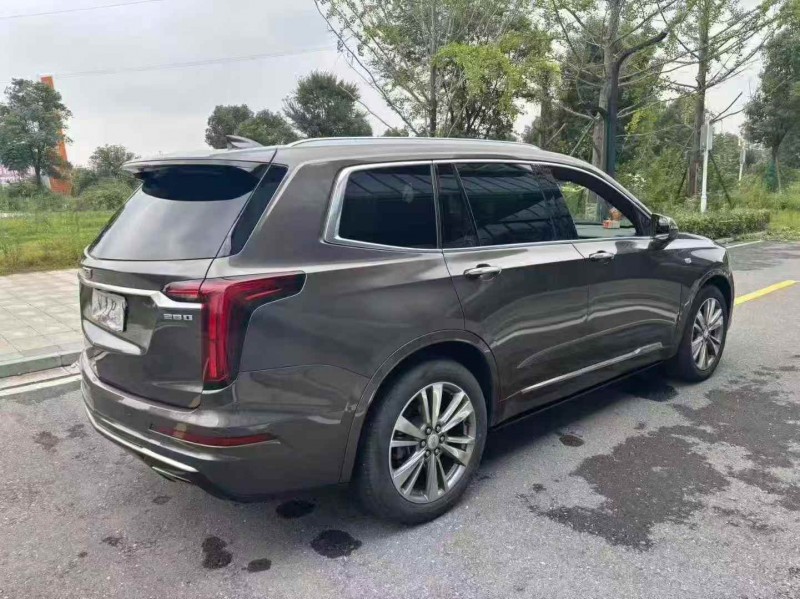 湘潭20年凯迪拉克XT67