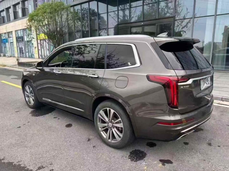 湘潭20年凯迪拉克XT68