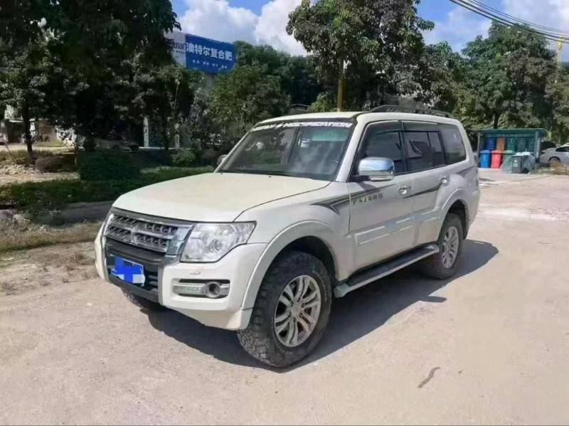 广州19年三菱帕杰罗3