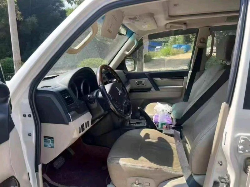 广州19年三菱帕杰罗4