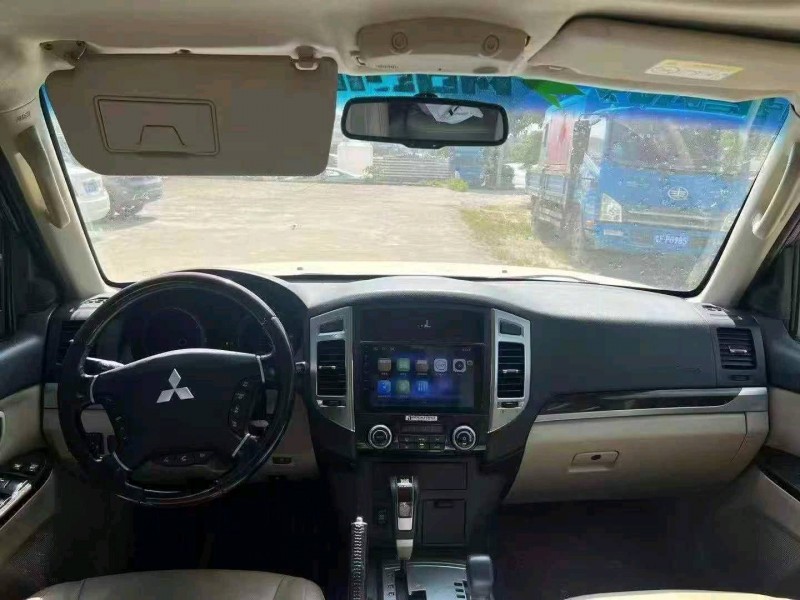 广州19年三菱帕杰罗5