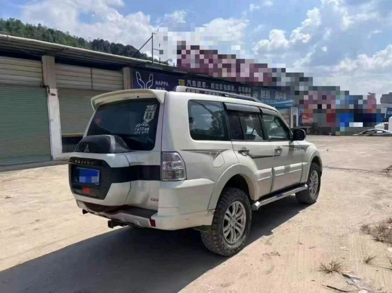 广州19年三菱帕杰罗8