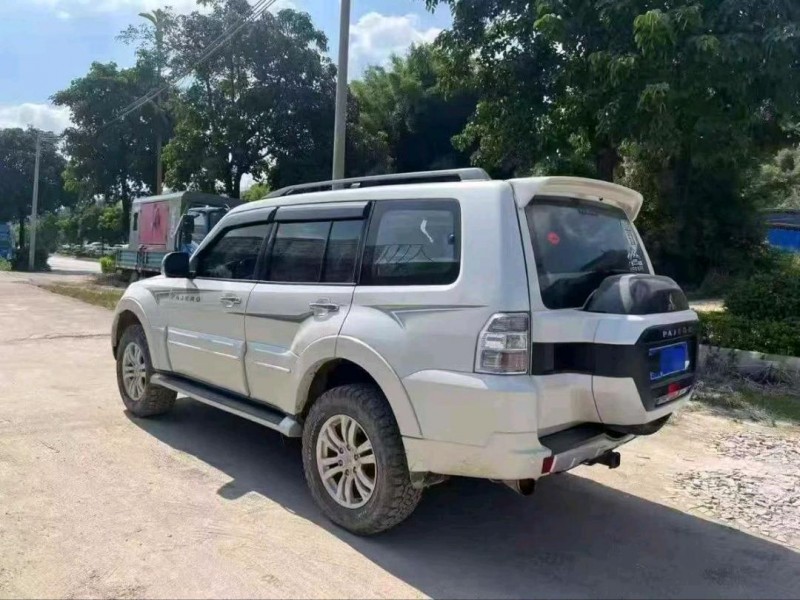 广州19年三菱帕杰罗9