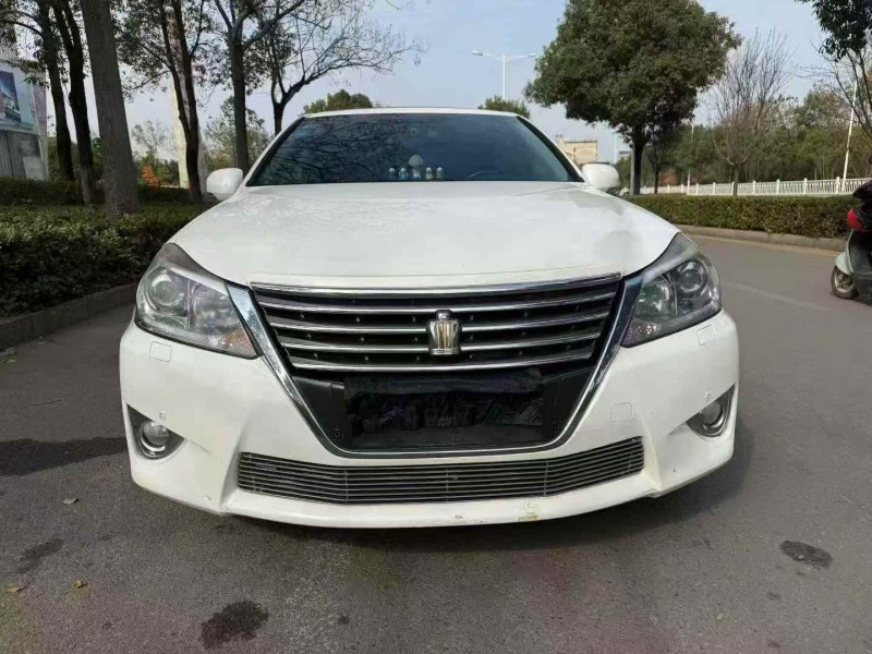 衡阳14年丰田皇冠1