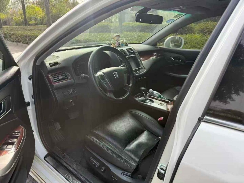 衡阳14年丰田皇冠5