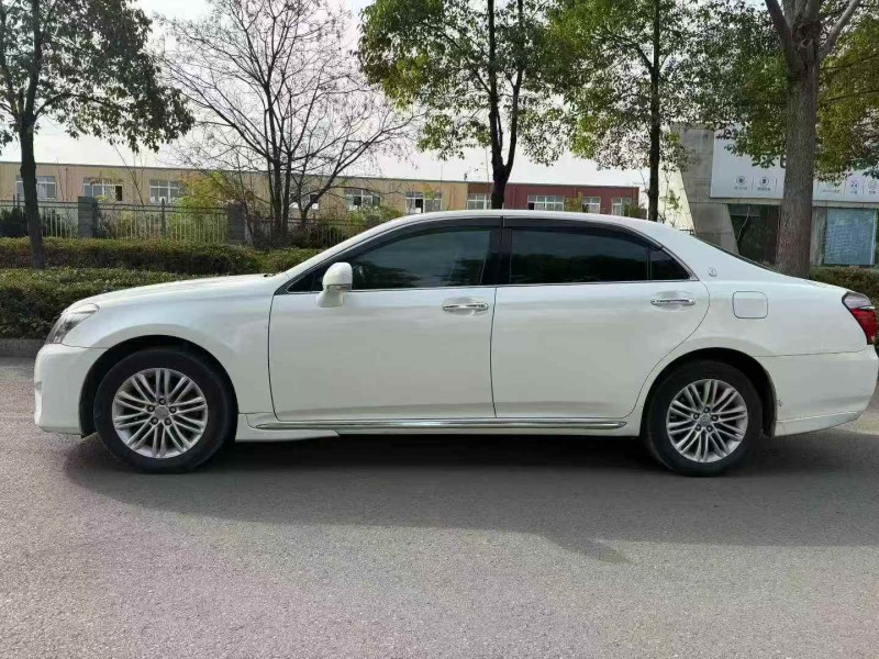 衡阳14年丰田皇冠6
