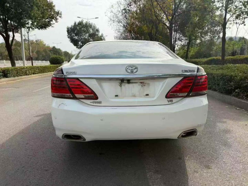 衡阳14年丰田皇冠8