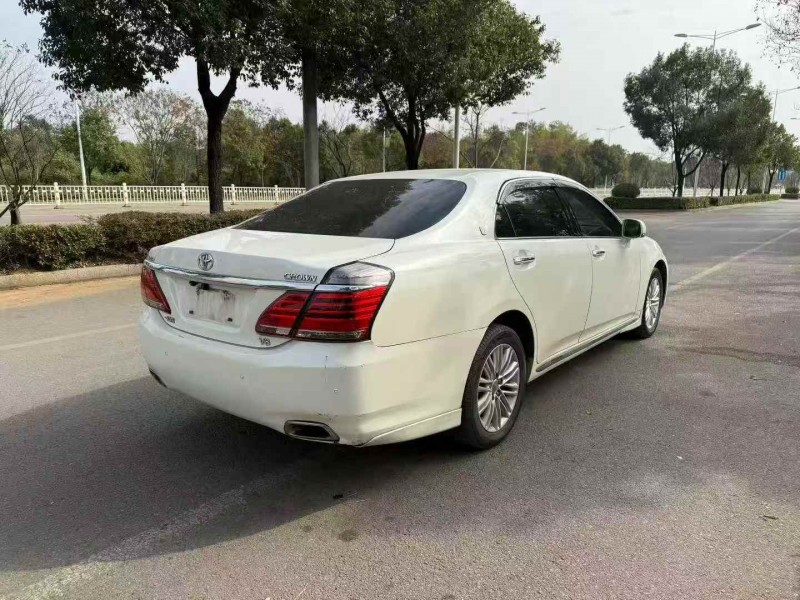 衡阳14年丰田皇冠9