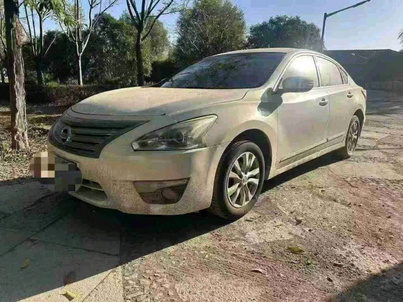 台州15年日产天籁3