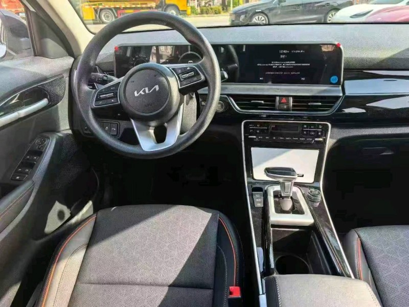 临沂25年起亚赛图斯3