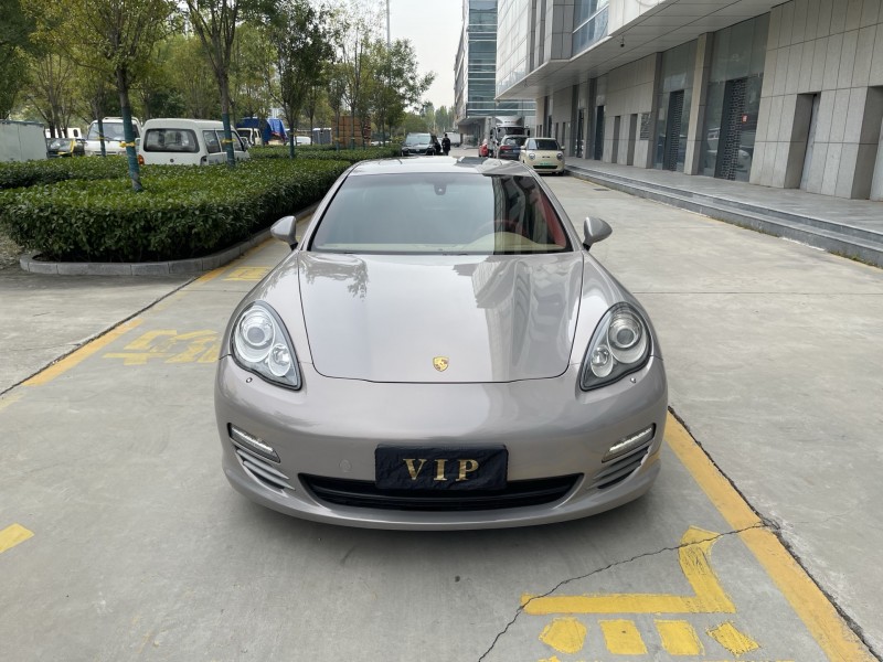 济宁13年保时捷帕拉梅拉1