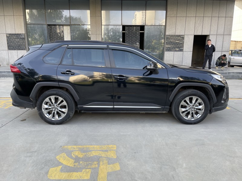 济宁21年丰田威兰达7