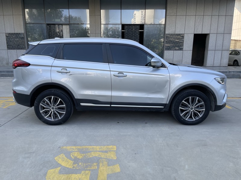 济宁20年吉利博越3