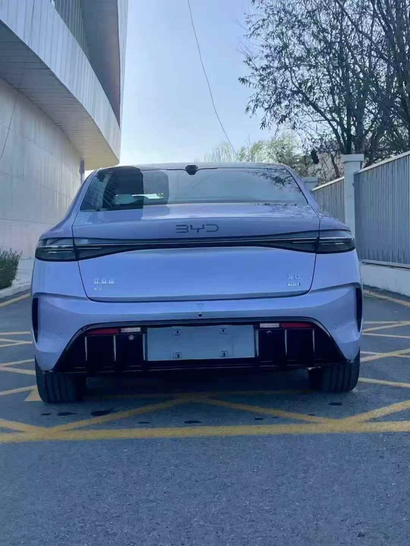 秦皇岛25年比亚迪海豹9