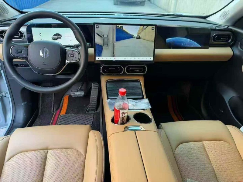 嘉兴25年零跑汽车C114