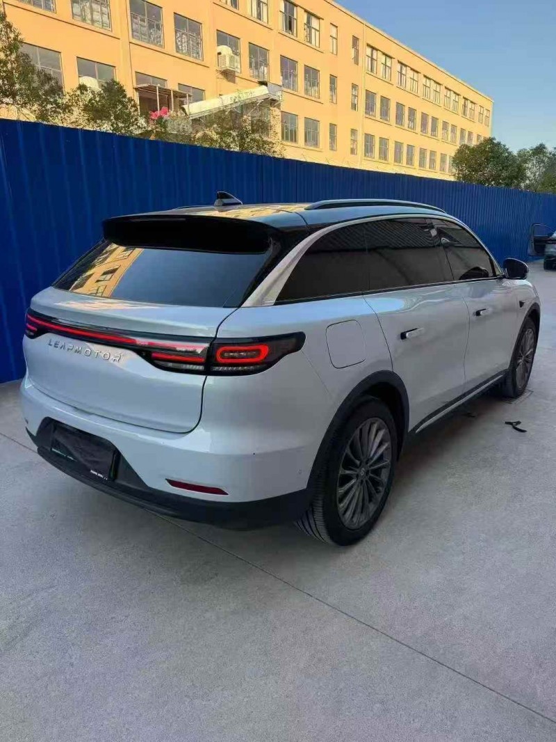 嘉兴25年零跑汽车C117