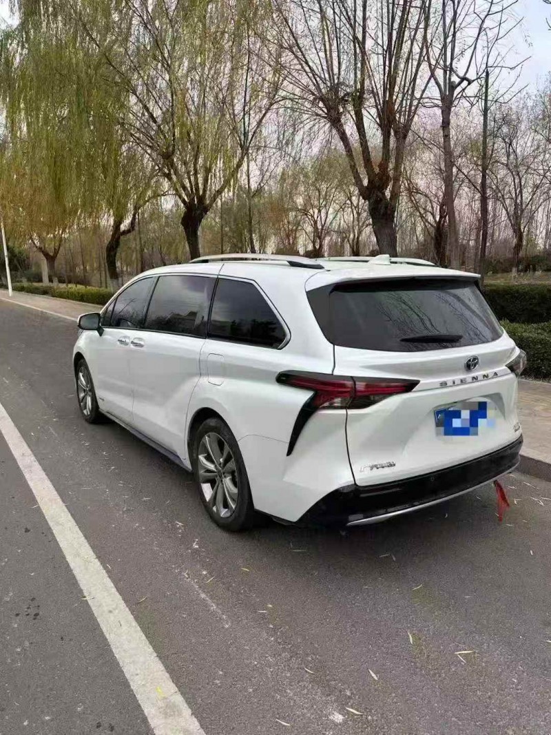 淄博24年丰田塞纳8