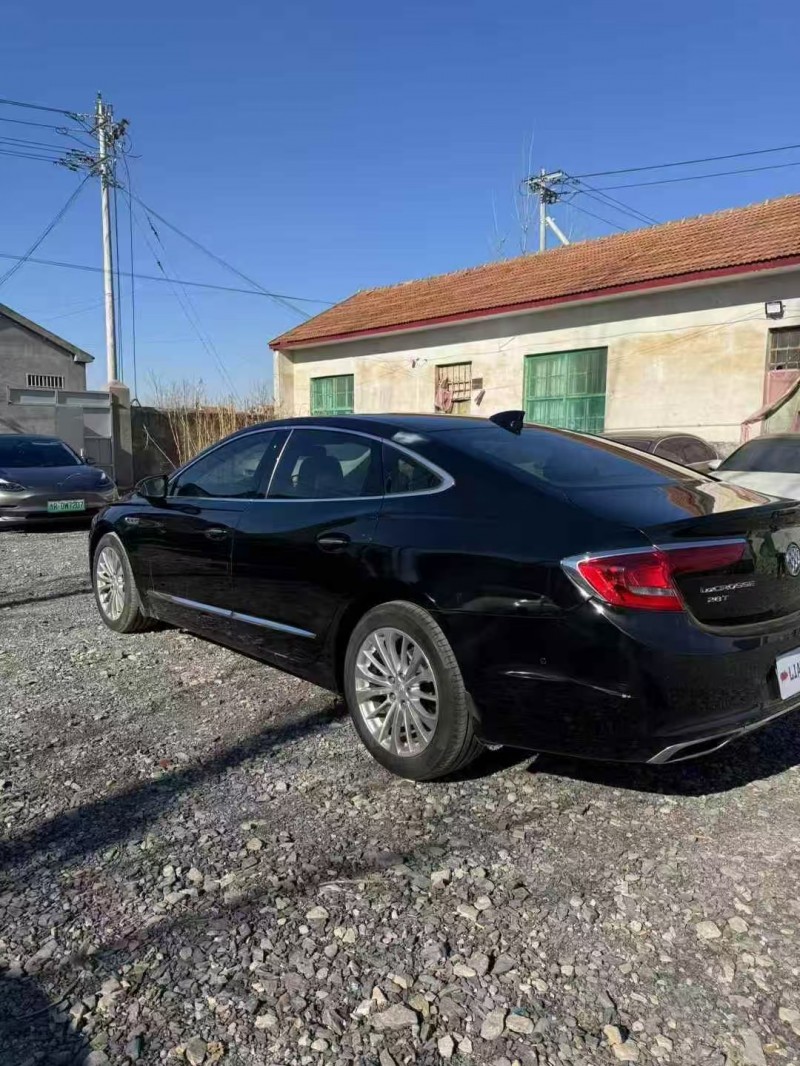 菏泽19年别克君越8