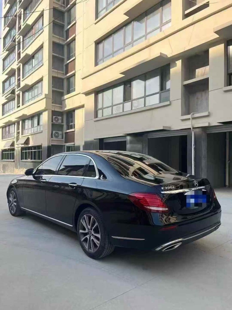 济宁18年奔驰E8