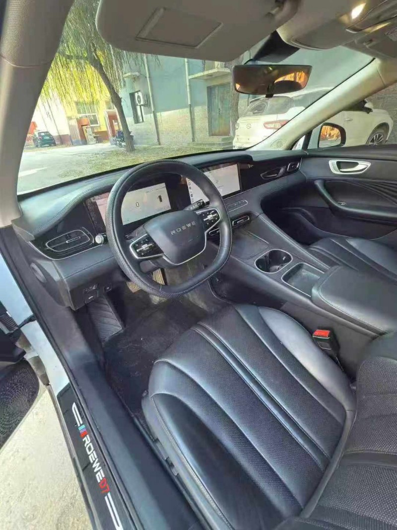 保定24年荣威D75